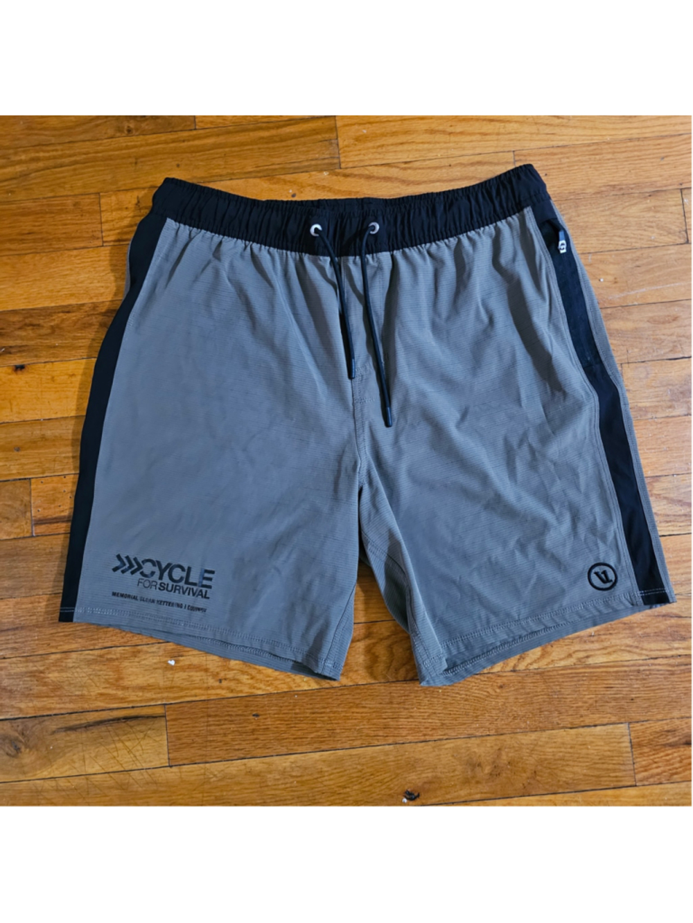 Vuori Peak Shorts Mens M Gray Black V390 Cycle For Survival 7" Athletic
